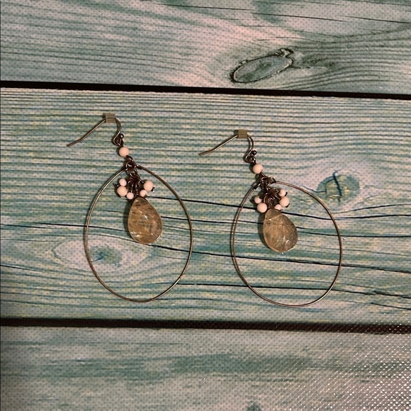 Premier Designs Jewelry - Premier Designs Gold and Cream Dangle Earrings